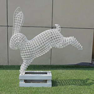Animal wire sculpture