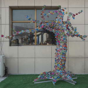 metal tree sculpture