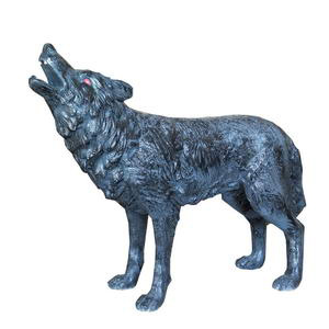 howling wolf statue