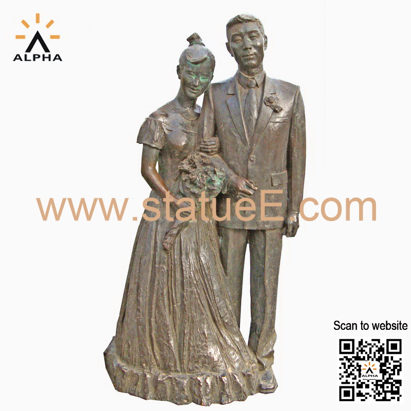 Bronze couple statue