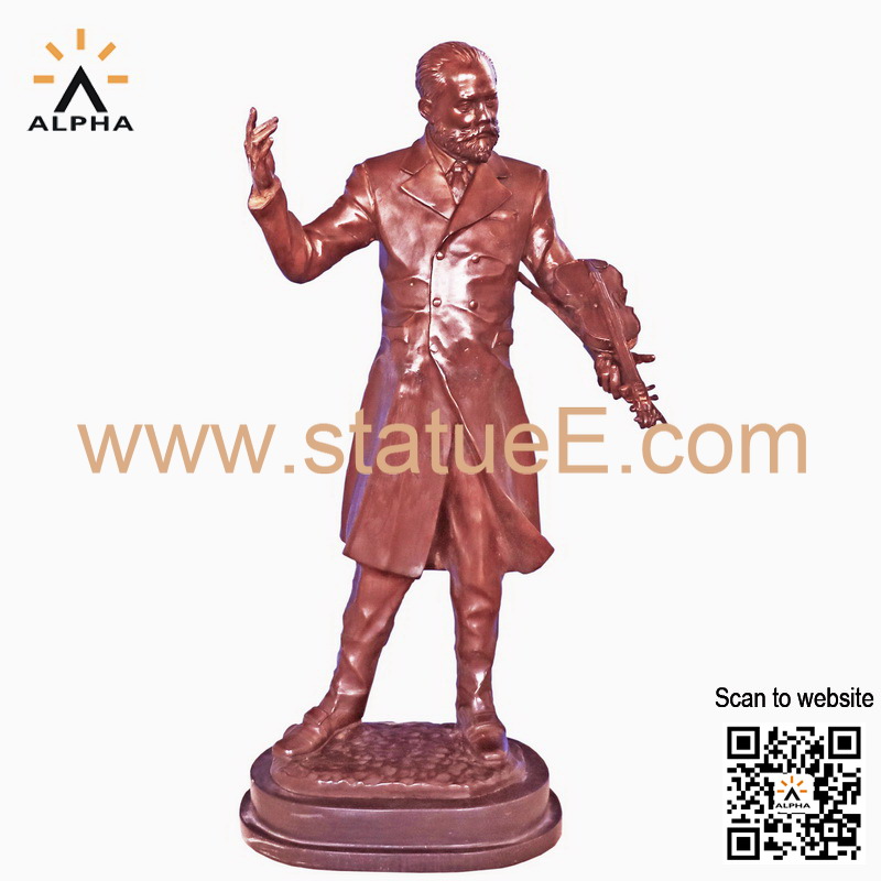 Bronze Pyotr Llyich Tchaikovsky statue