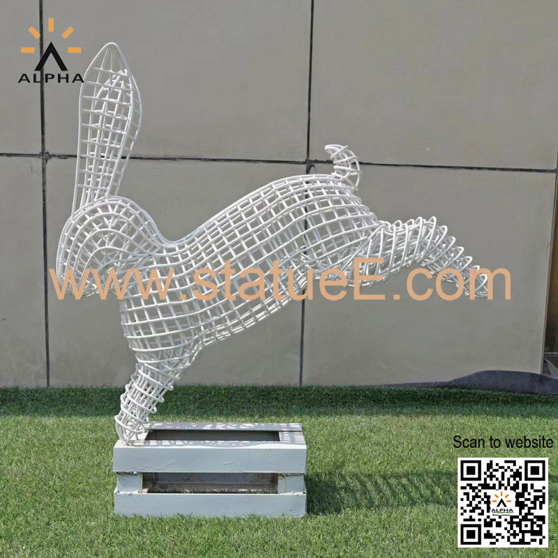 Animal wire sculpture
